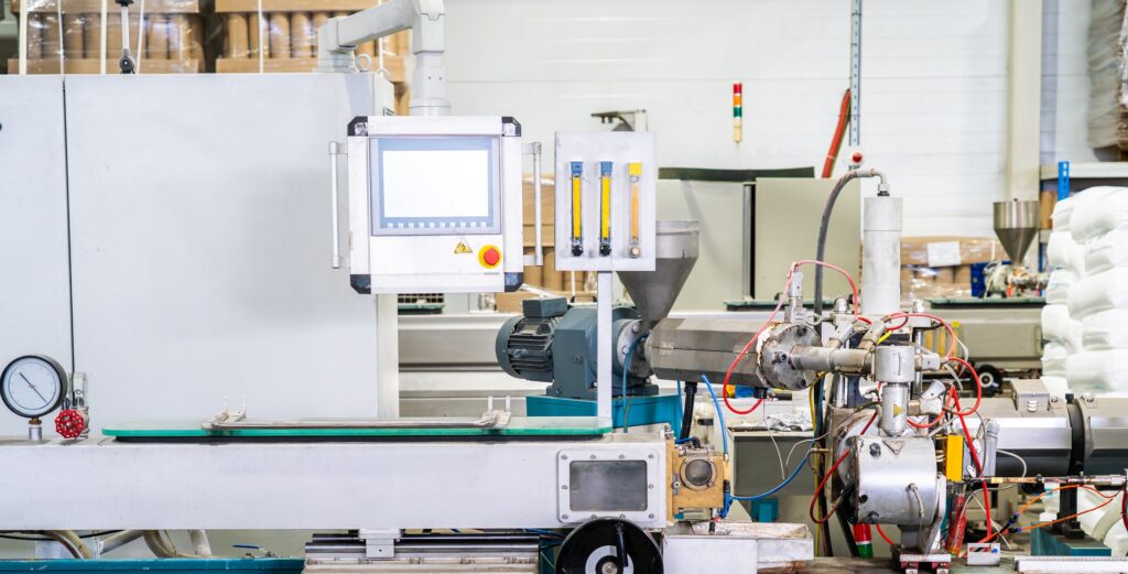 Nowoczesne Panele HMI wyposażone w czuły ekran dotykowy i różnorodne porty komunikacyjne